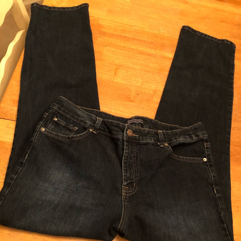 Bandolino dark wash denim jeans very good cond 16